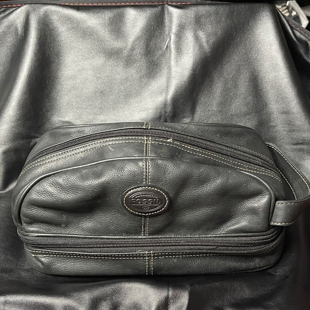 Men/Women/Coed Fossil black Leather Toiletry or make up Bag. Quality leather